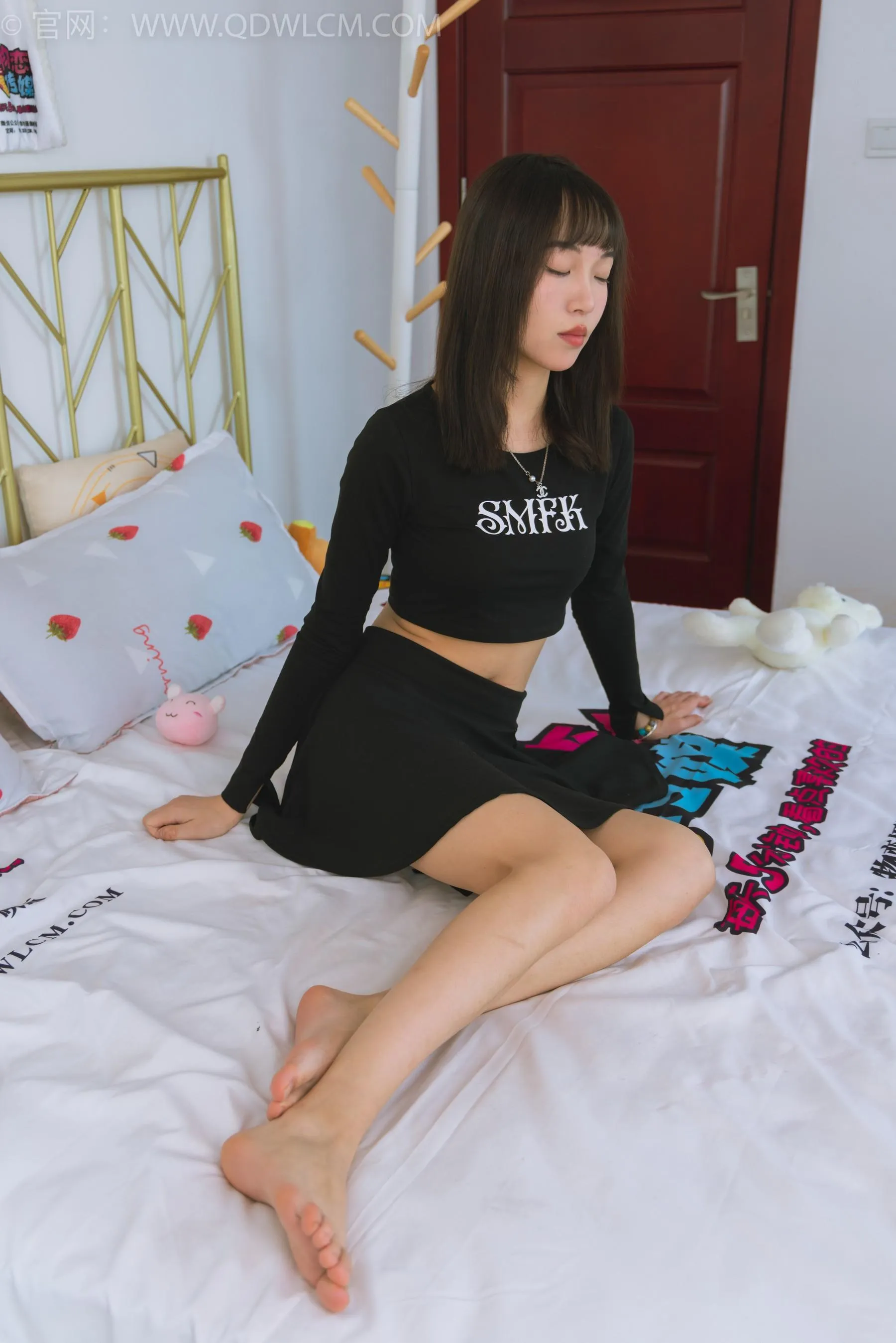 物恋传媒 NO.1532 琪琪-黑色的花 [151P]插图5